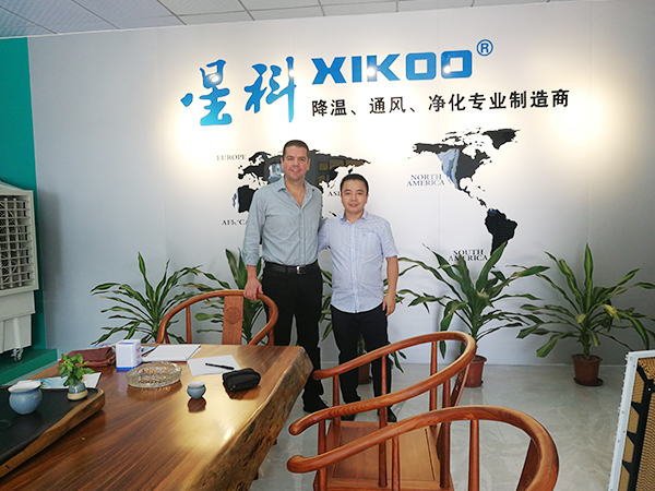 法國(guó)客戶(hù)留影