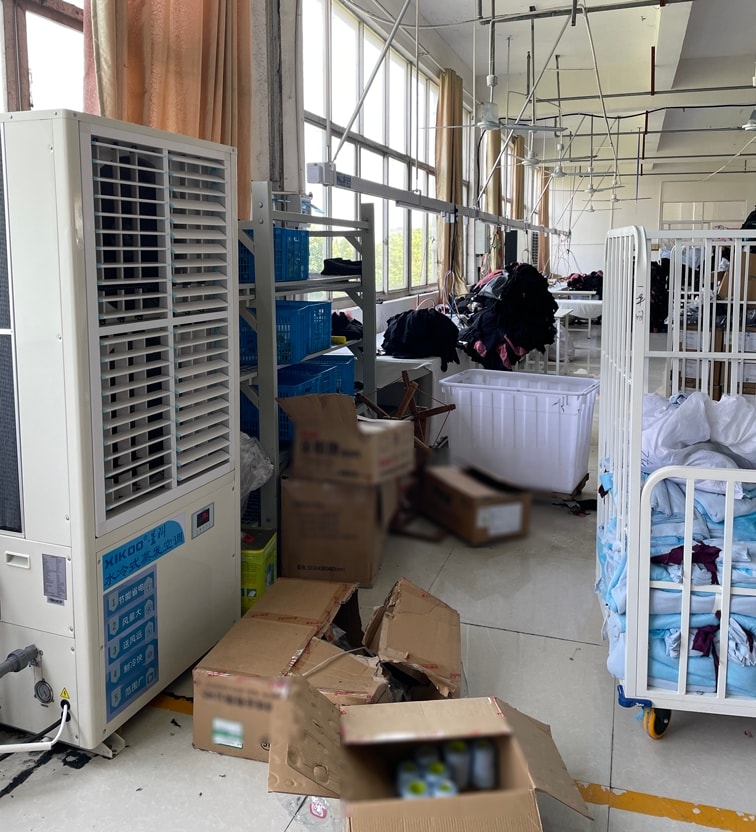 服裝廠廠房降溫安裝蒸發(fā)冷省電空調(diào)-立式雙風(fēng)口軸流機組